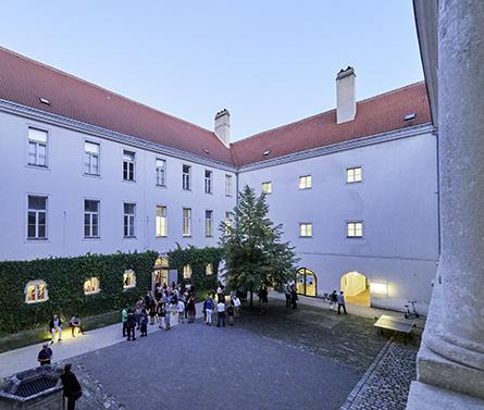 »Moonlight Serenade«